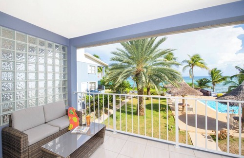 Bodden Town Wohnung | Salty Breezes and Palm Trees - 2 bed oceanfront