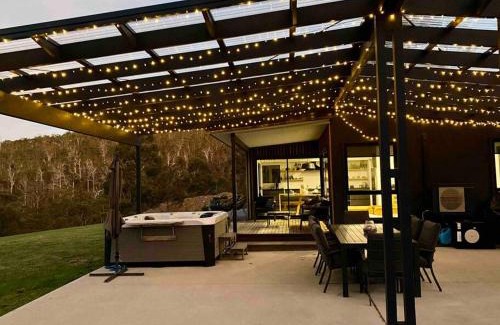 Lower Snug Haus | Ocean views, spacious & private, hot hub