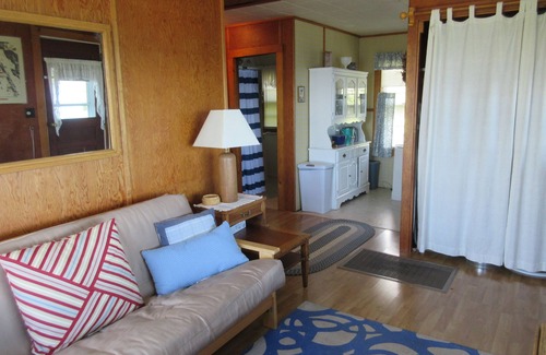 Mid-Coast and Islands Hütte | Ocean Watch - Relax and let the ocean sweep you away at this charming retreat