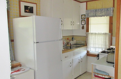 Mid-Coast and Islands Hütte | Ocean Watch - Relax and let the ocean sweep you away at this charming retreat