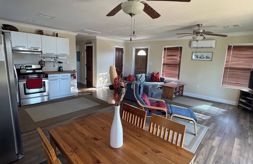 West End Wohnung | Oceanfront 1-bdr 1-bath "Coconut Palm Suite" 100 ft from the Ocean with a Pool!
