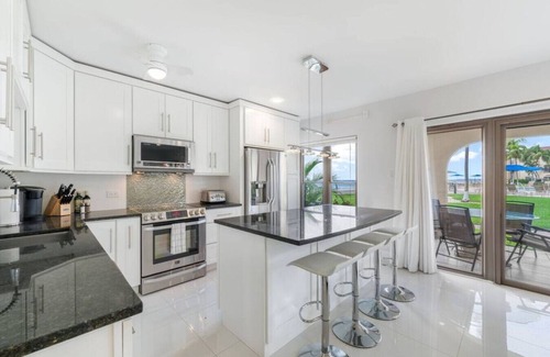 Seven Mile Beach Wohnung | Oceanfront 1st Floor w Views | 7mb | 3 Beds | Pool