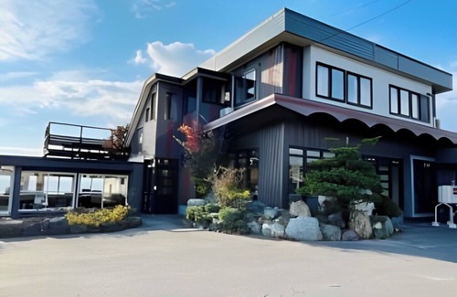 Toyako Villa | Oceanfront 3-Bedroom Villa: Perfect for Family Getaways & Relaxing Stays