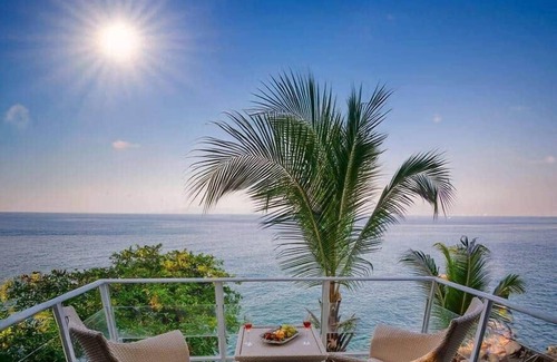 Boca de Tomatlan Haus | Oceanfront 5BR Up to 16 pax