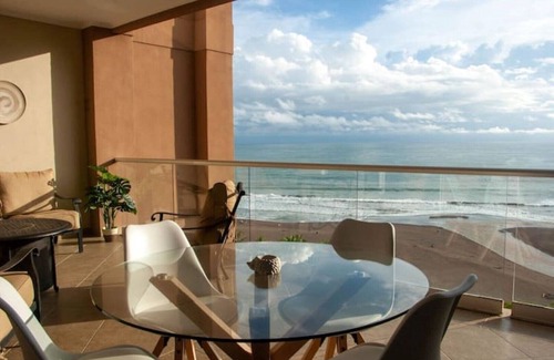 Barrio Los Faroles Eigentumswohnung | Oceanfront, Beachfront, Full Ocean & Pool & Mountan Views! HUGE Balcony Terrace!