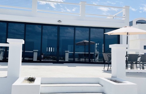 Lengueta Arenosa Haus | Oceanfront home with spectacular views!