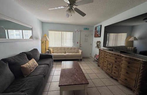 Cocoa Beach Eigentumswohnung | Oceanfront in Cocoa Beach - cute and cozy condo!
