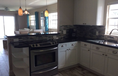 Cocoa Beach Eigentumswohnung | Direkt am Meer im 1. Stock, nur wenige Schritte vom Strand von The Wellington entfernt