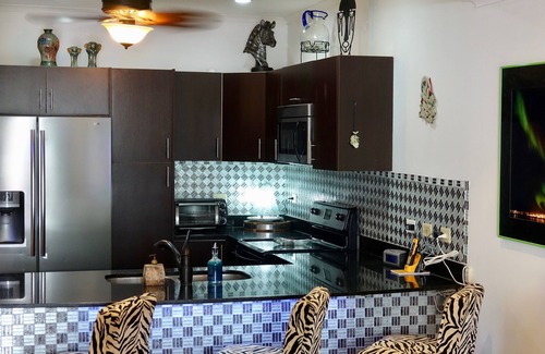 Barrio Los Villalobos Eigentumswohnung | Perfektion am Meer bei The Palms, Playa Jacó