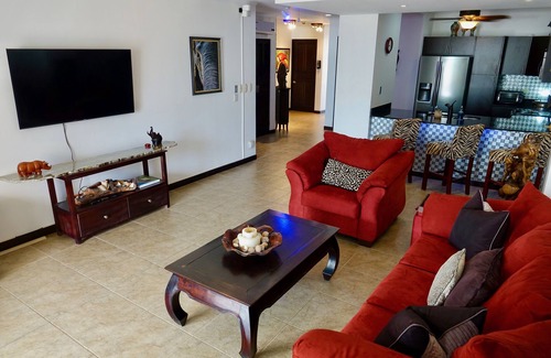 Barrio Los Villalobos Eigentumswohnung | Perfektion am Meer bei The Palms, Playa Jacó