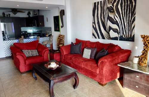 Barrio Los Villalobos Eigentumswohnung | Perfektion am Meer bei The Palms, Playa Jacó