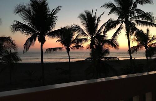 Barrio Los Villalobos Eigentumswohnung | Perfektion am Meer bei The Palms, Playa Jacó