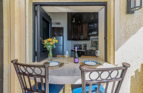 Cabo Bello Eigentumswohnung | OCEANFRONT, REMODELED, AMAZING LOCATION!