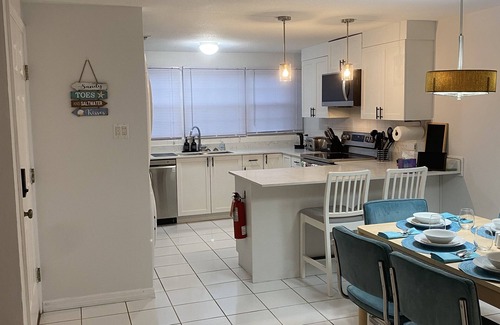 Patricks Island Eigentumswohnung | Oceanfront renovated 2 bd 2.5 bth, pool, boardwalk, easy access to whole island.