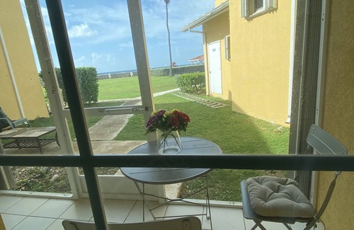 Patricks Island Eigentumswohnung | Oceanfront renovated 2 bd 2.5 bth, pool, boardwalk, easy access to whole island.