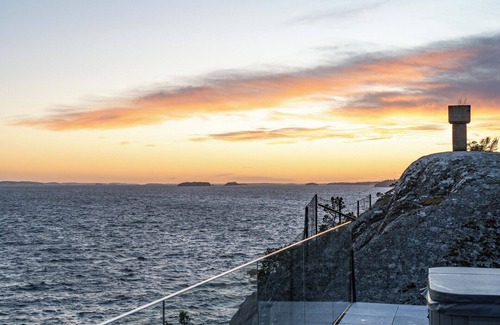 Varmdo Haus | Oceanfront Retreat - Heated Pool, Sauna, Jacuzzi