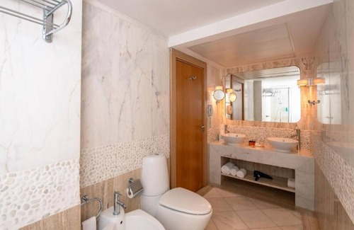 Santiago Hotel | Oceanfront Room w/Stunning Balcony Views of the Atlantic | Onsite Pools
