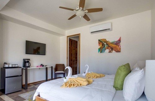 Placencia Resort | Oceanfront Studio w/ WiFi & Balcony - Steps to Private Beach, Dining, & Shops