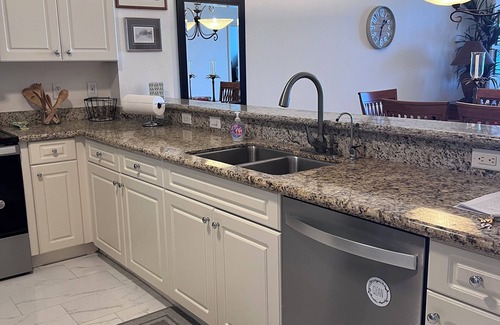 Florida Eigentumswohnung | Oceanfront Tranquility in Surf Club, Intracoastal Access, pools, gym, hot tub