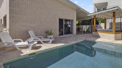 Sapphire Beach Haus | Oceanfront View - Pizza Oven, Pool, Beach