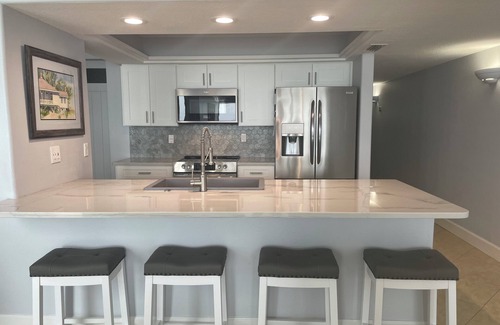 New Smyrna Beach Eigentumswohnung | Oceanfront Winter Escape March/April Availability –Fully Renovated 2BR/2BA Condo