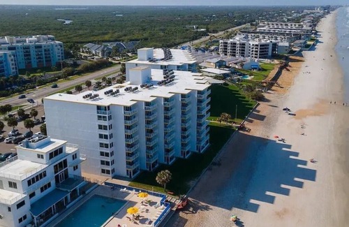 New Smyrna Beach Eigentumswohnung | Oceanfront Winter Escape March/April Availability –Fully Renovated 2BR/2BA Condo