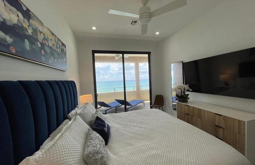 Northwest Point Wohnung | Oceanfront with 7 mile beach views, Ground-Floor, Pool, Sleeps 6