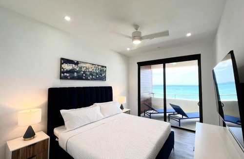 Northwest Point Wohnung | Oceanfront with 7 mile beach views, Ground-Floor, Pool, Sleeps 6