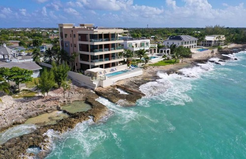 Northwest Point Wohnung | Oceanfront with 7 mile beach views, Ground-Floor, Pool, Sleeps 6