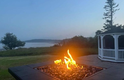 East Machias Hütte | Oceanfront with Private Beach - Little Bay Retreat