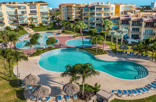 Oranjestad-West Eigentumswohnung | Oceania☀️ Great for Families! Steps from the Beach, Pool and Grocery store…