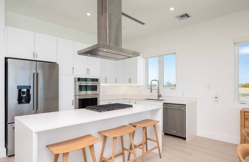 Northwest Point Wohnung | Oceans 9 LUXE 4 BR Villa / West Bay