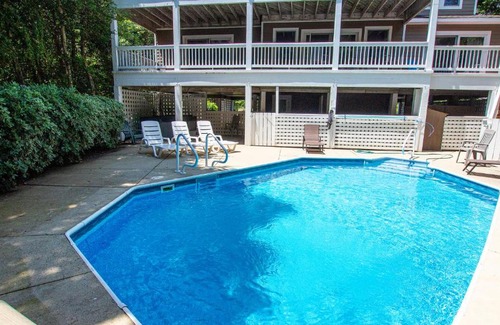 Duck Haus | Oceanside, Private Pool, Pet Friendly, FS2, Villa Four Seasons