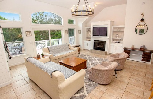 Duck Haus | Oceanside, Private Pool, Pet Friendly, FS2, Villa Four Seasons