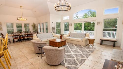 Duck Haus | Oceanside, Private Pool, Pet Friendly, FS2, Villa Four Seasons