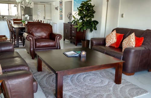Seven Mile Beach Eigentumswohnung | 100+ 5-Sterne-Bewertungen von Oceanview komplett 2BR Wohnung renoviert. Keine täglichen Resortgebühren
