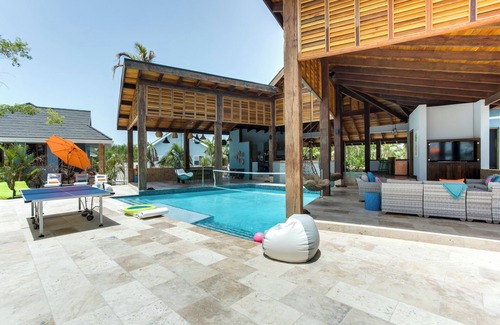 Placencia Haus | Oceanview Suite with King Bed, Lounge Space & Outdoor Rain Shower