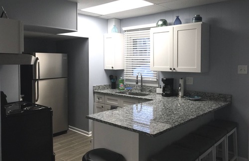 Emerald Isle Haus | 2. Reihe Meerblick, privater Pool & Volleyball Ct