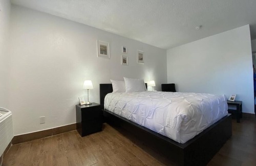 North Mountain Hotel | Ocotillo Apartments & Hotel