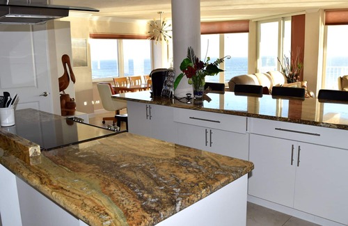 Daytona Beach Shores Eigentumswohnung | STORNIERUNG: SCHÖN UMBAUEN 3 BR VERFÜGBAR 7/13 - 7/20 Ocean Front NO-DRV