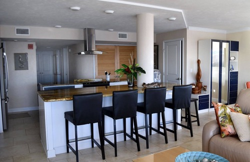 Daytona Beach Shores Eigentumswohnung | STORNIERUNG: SCHÖN UMBAUEN 3 BR VERFÜGBAR 7/13 - 7/20 Ocean Front NO-DRV