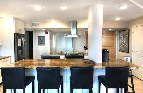 Daytona Beach Shores Eigentumswohnung | STORNIERUNG: SCHÖN UMBAUEN 3 BR VERFÜGBAR 7/13 - 7/20 Ocean Front NO-DRV