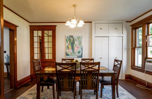 Morgantown Haus | ❤ of Morgantown★Parking★Smart TV★2min→WVU★