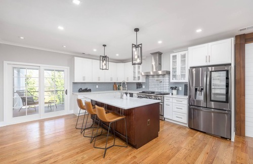 Roswell Haus | ❤️ of Roswell, walking distance to restaurants, pub, ☕️ shops and trails!