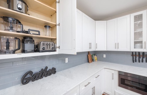 Roswell Haus | ❤️ of Roswell, walking distance to restaurants, pub, ☕️ shops and trails!