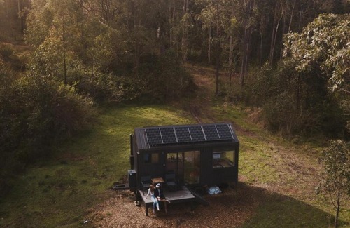 Main Creek Haus | Off-Grid Cabin Deep in Nature - Pet Friendly - Barney