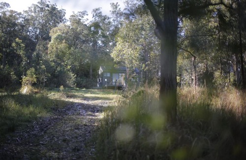 Main Creek Haus | Off-Grid Cabin Deep in Nature - Pet Friendly - Barney