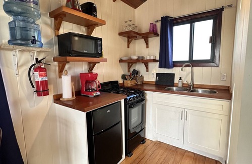 Burrell Boom Kabine | Off-grid Casita on the most popular beach area of Ambergris Caye!