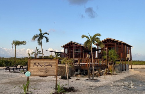 Burrell Boom Kabine | Off-grid Casita on the most popular beach area of Ambergris Caye!