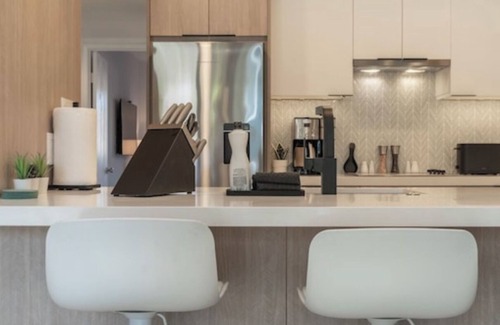 Uptown Design District Eigentumswohnung | Offering lower rates for 6 months or longer